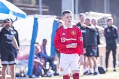 Ο γιος του Ρούνεϊ, Κάι, εντυπωσιάζει με τα στατιστικά του και κάνει τους οπαδούς της Γιουνάιτεντ να πιστεύουν ότι είναι καλύτερος από τον πατέρα του