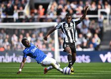 Η Νιούκαστλ ετοιμάζει τεράστια πρόταση στον Ισάκ για να «κόψει» τη Λίβερπουλ