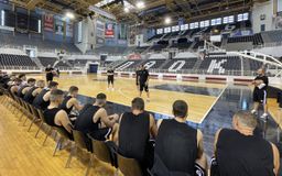 Μπήκαν στο γήπεδο οι παίκτες του ΠΑΟΚ