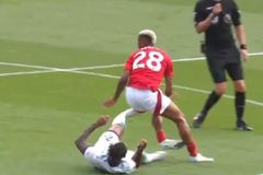 Σοκαριστικός τραυματισμός για τον Ντανίλο της Νότιγχαμ - Τον κάλυψαν με σεντόνια για να μην φαίνονται οι ανατριχιαστικές εικόνες (vid)