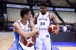 Η viral σφαλιάρα του Γιάννη στον Λαρεντζάκη και ο... προάγγελος 12 χρόνια πριν (vids)