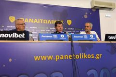 Σούρερ: «Φταίω πρώτος από όλους για όλα, δεν έχασα ποτέ ως τώρα ως προπονητής με 5-0»