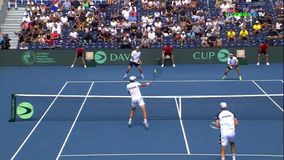 Το blooper του ματς στο διπλό - Έστειλε τη μπάλα άουτ από το... μισό μέτρο