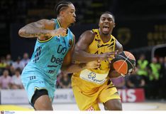 «Απίστευτος» Φρανκ Μπάρτλεϊ στο φιλικό της ΑΕΚ με την Φενέρ (vid)