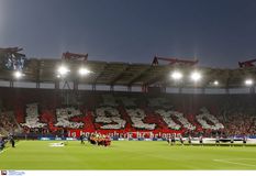 Το συγκλονιστικό κορεό των φίλων του Ολυμπιακού (pics)