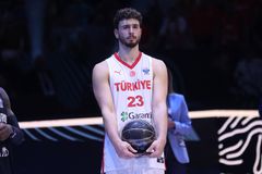 Τα δύσκολα παιδικά χρόνια του Αλπερέν Σενγκούν και ο άνθρωπος που του άλλαξε τη ζωή