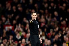 Τιμωρία τέλος! Επιστρέφουν στη δράση οι διαιτητές που έκαναν το μεγάλο λάθος στο Τότεναμ - Λίβερπουλ