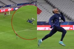 Ο Εμπαπέ σκόραρε με ψαλιδάκι στην προπόνηση και πανηγύρισε έξαλλα μπροστά σε άδειες κερκίδες (vid)