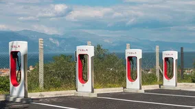 Μπαράζ κλοπών καλωδίων φορτιστών – Πως τις αντιμετωπίζουν οι εταιρείες