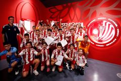 Οι μικροί του Ολυμπιακού επισκέφτηκαν το νέο μουσείο (pics)