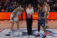 Σάλος στην Τουρκία: Θετική σε ναρκωτικά η ηθοποιός που έκανε το τζάμπολ στο Εφές - Παναθηναϊκός