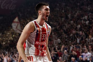 «Ζεστός» ο Πετρούσεφ: Ρώτησε τον Βεζένκοφ για Ολυμπιακό