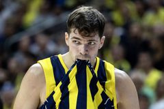 Σοκ στην Φενέρμπαχτσε: Νοκ άουτ ο Μπιμπέροβιτς με τραυματισμό στο κεφάλι