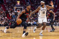 Οι Χιτ θύμισαν στους Νετς ποιοι κυριάρχησαν πέρσι στην Ανατολή - Τέταρτη διαδοχική ήττα των Ουόριορς στο Γκόλντεν Στέιτ (vids)