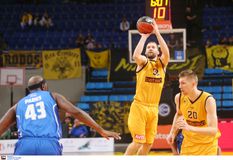 Αγώνας δρόμου για Φρέιζιερ και Στρέλνιεκς στην ΑΕΚ