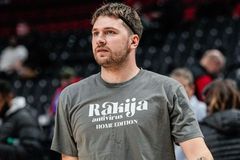 H λύση του Ντόντσιτς για το κρύο και τις ιώσεις που κυκλοφορούν: «Τσίπουρο από την πατρίδα»