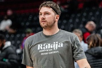 H λύση του Ντόντσιτς για το κρύο και τις ιώσεις που κυκλοφορούν: «Τσίπουρο από την πατρίδα»