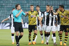 Το τελευταίο ΑΕΚ - ΠΑΟΚ για το Κύπελλο είχε κόκκινη από τα... αποδυτήρια, μία «ζωγραφιά» και κούπα