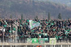 Αναστάτωση στον αγώνα Καβάλα - Παναθηναϊκός: Φίλαθλος μεταφέρθηκε στο νοσοκομείο