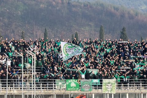 Αναστάτωση στον αγώνα Καβάλα - Παναθηναϊκός: Φίλαθλος μεταφέρθηκε στο νοσοκομείο