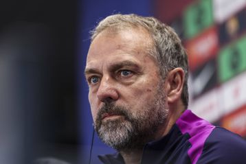 Η Μπαρτσελόνα επιβραβεύει τον Χάνσι Φλικ με νέο συμβόλαιο