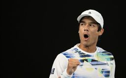 Ο Μακένζι ΜακΝτόναλντ πρώτα δήλωσε «θα έχει την πλάκα του» και μετά έκανε... πλάκα στον Ναδάλ (pics, vids)