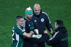 Ο Λοντίγκιν είδε τους συμπαίκτες του να τρέχουν πάνω του και τους έκανε νεύμα να... προσέχουν (vid)