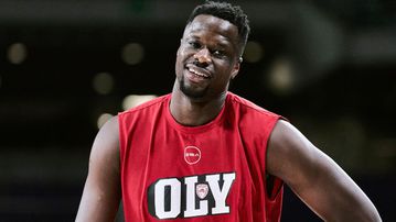 Ολυμπιακός: Ο Φαλ στην Ισπανία για επέμβαση στο γόνατό του
