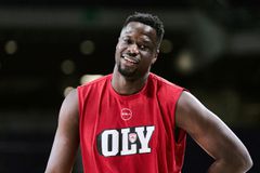 Επέστρεψε στις ομαδικές προπονήσεις με τον Ολυμπιακό ο Φαλ