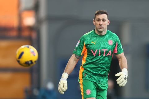 Απίστευτο αυτογκόλ στη League One (vid)