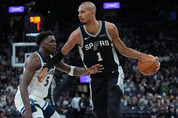 Οι Σπερς πήραν τη ματσάρα κόντρα στους Τίμπεργουλβς