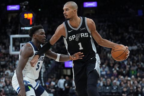 Οι Σπερς πήραν τη ματσάρα κόντρα στους Τίμπεργουλβς