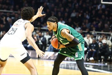 Ο σταθερά ανεβασμένος Χολμς είναι η αχτίδα ελπίδας του Παναθηναϊκού