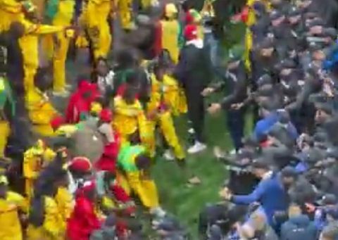 Oι οπαδοί της Σενεγάλης προσπάθησαν να εισβάλλουν μετά το πέναλτι υπέρ του Μαρόκου (vid)