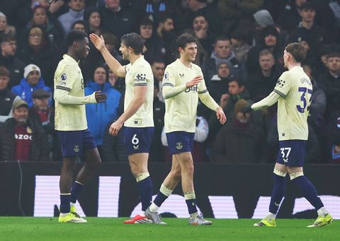 Η Έβερτον «άλωσε» το «Βίλα Παρκ» και έκανε... δώρο στην Άρσεναλ