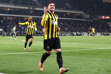 Η αποθέωση των φίλων της ΑΕΚ κατά την αλλαγή του Γιόβιτς (vid)