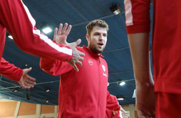 Βεζένκοφ αλά Ρονάλντο στο τελετουργικό του Ολυμπιακού πριν τον ημιτελικό με τον Παναθηναϊκό (vid)