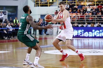 Ολυμπιακός - Παναθηναϊκός: Το εκπληκτικό πρώτο δεκάλεπτο του Βεζένκοφ (vid)