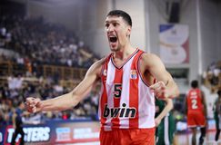 Στον πάγκο ο Λαρεντζάκης - Ένιωσε ενοχλήσεις στον μηνίσκο