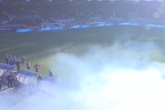 Ρίψη φωτοβολίδων σε αγώνα της Σλοβενίας: Έξι τραυματίες μεταξύ αυτών πρώην παίκτης της ΑΕΚ