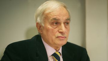 Στο νοσοκομείο ο Μανώλης Μαυρομμάτης και η σύζυγος του μετά από φωτιά στο σπίτι τους στο Κολωνάκι