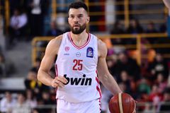 H διευκρινιστική δήλωση του Πίτερς για την ατάκα με το αυτοκόλλητο στο παρκέ