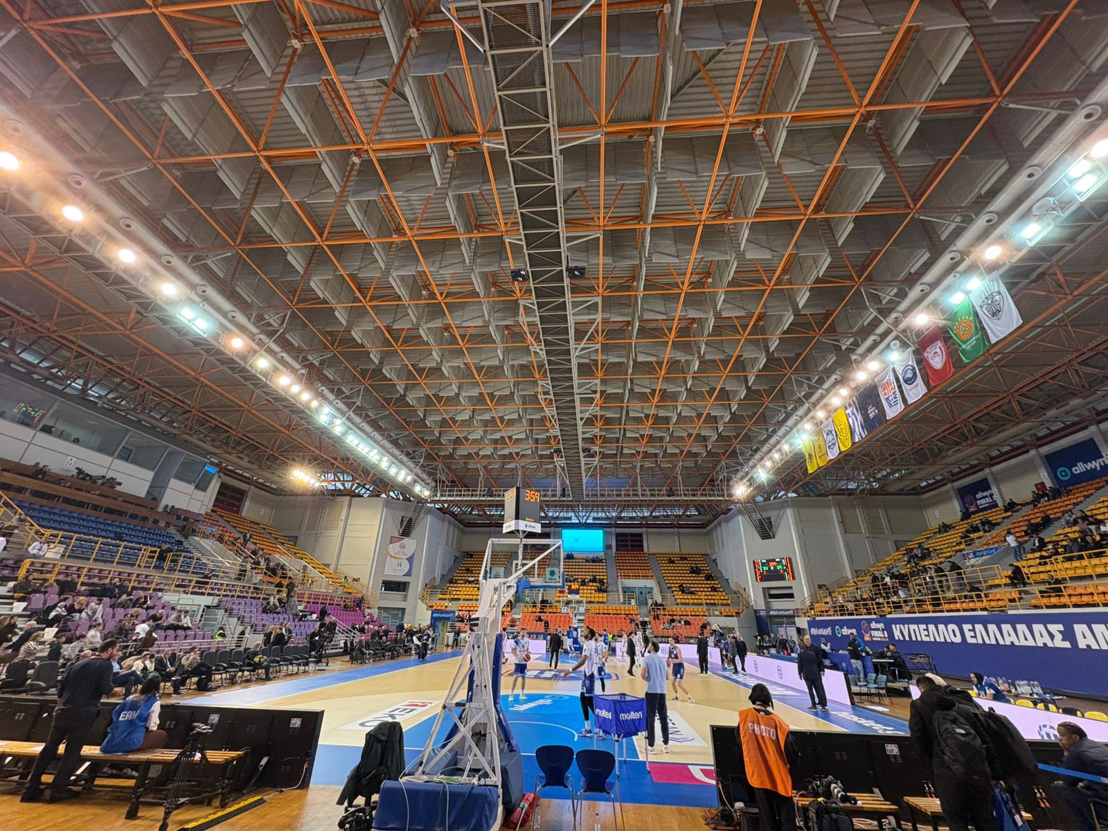 Στο ίδιο έργο... χωρίς θεατές! (vid)