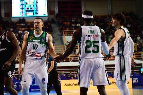 Monstars με θέα από την Ακρόπολη