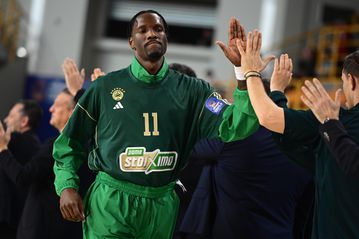 Τρέλα με Χέιζ-Ντέιβις, γνώρισε απόλυτη αποθέωση στην παρουσίασή του στα «Δυο Αοράκια»