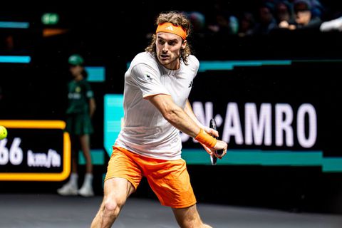 Ο Τσιτσιπάς πήρε σπουδαία νίκη επί του Μεντβέντεφ και πέρασε στα προημιτελικά της Ντόχα!