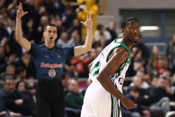 Τι έκανε ο Νάιτζελ Χέιζ-Ντέιβις στο πρώτο του ημίχρονο με τον Παναθηναϊκό (vids)