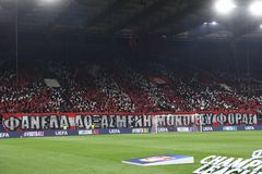 Το εντυπωσιακό κορεό των φίλων του Ολυμπιακού στο κατέμεστο «Γ.Καραϊσκάκης»