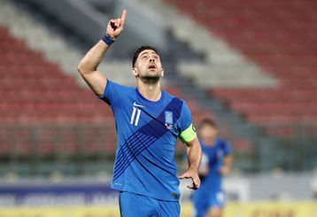 Οι νέες εμφανίσεις της Εθνικής Ελλάδας με τον Μπακασέτα σε ρόλο μοντέλου (vid)