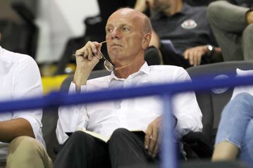 Ο ΠΑΟΚ απέσυρε την στήριξή του προς τον Στιβ Μπένετ